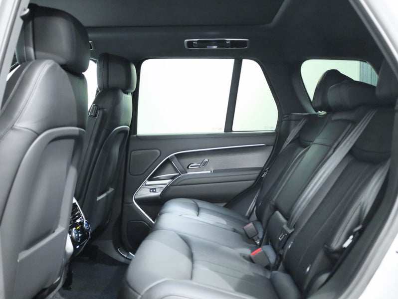 2026 Land Rover Range Rover P530 Hse Swb image 5
