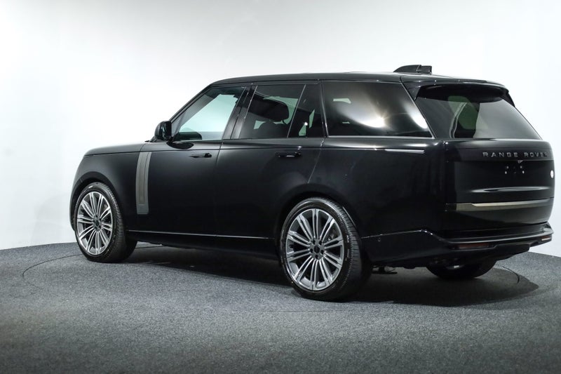2026 Land Rover Range Rover P615 Sv Swb image 2