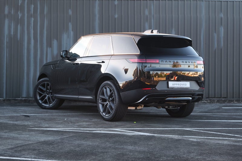 2026 Land Rover Range Rover Sport D250 SE image 3