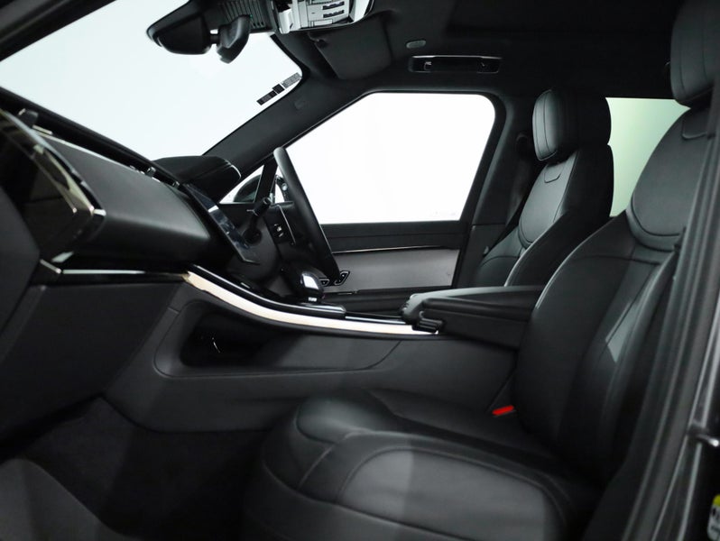 2026 Land Rover Range Rover Sport D250 SE image 3
