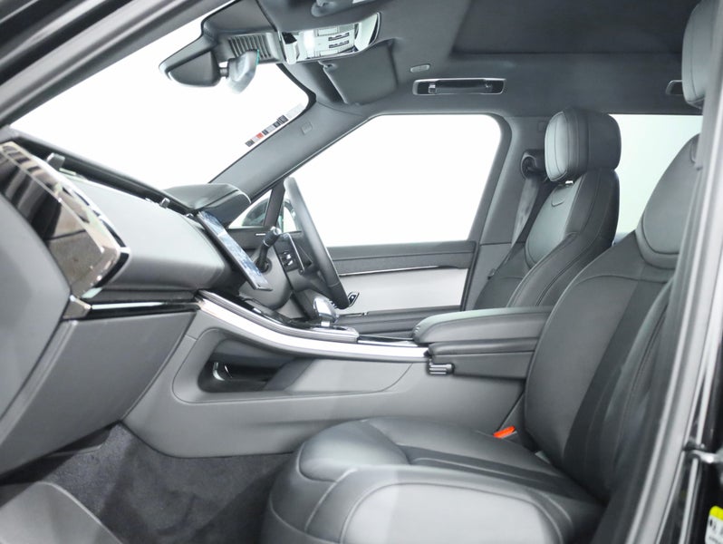 2026 Land Rover Range Rover Sport D250 SE image 3