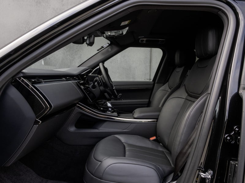 2026 Land Rover Range Rover Sport D250 SE image 3
