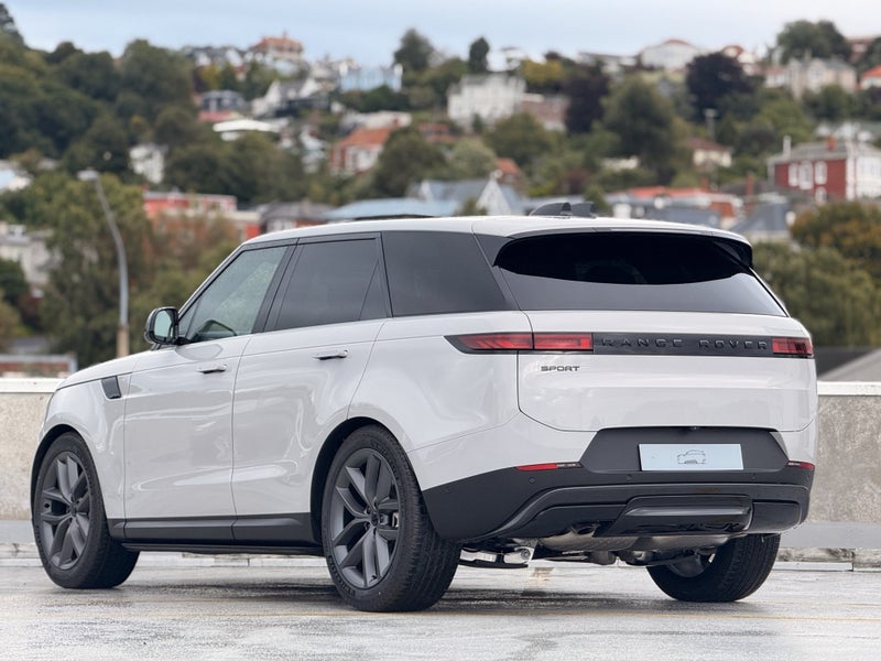 2026 Land Rover Range Rover Sport D250 SE image 2