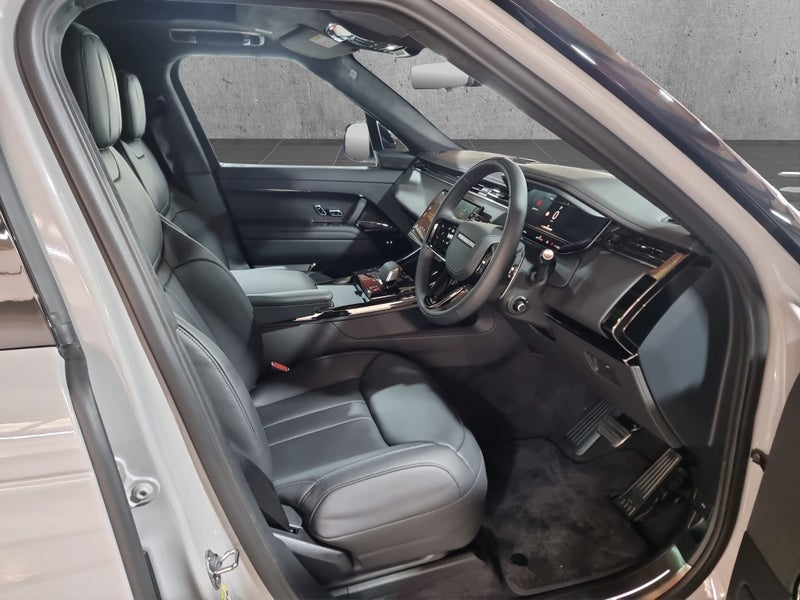 2026 Land Rover Range Rover Sport D250 SE image 2