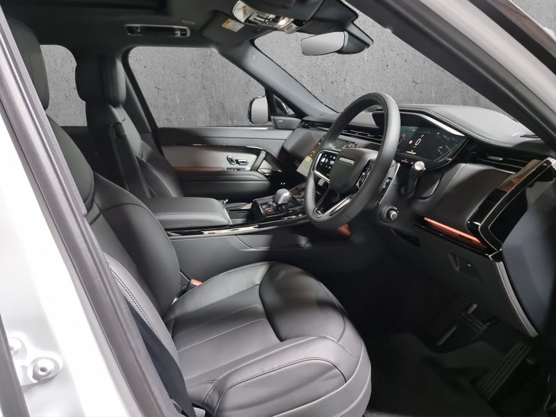 2026 Land Rover Range Rover Sport D250 SE image 2