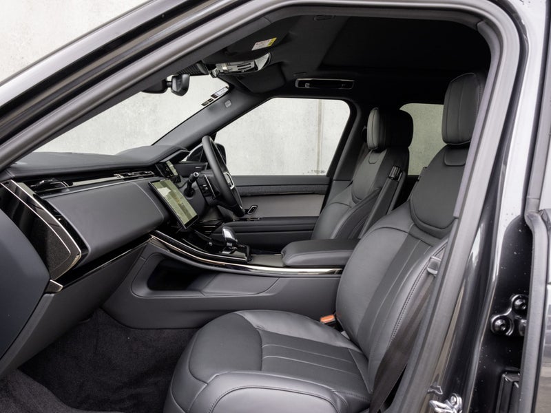 2026 Land Rover Range Rover Sport D250 SE image 4