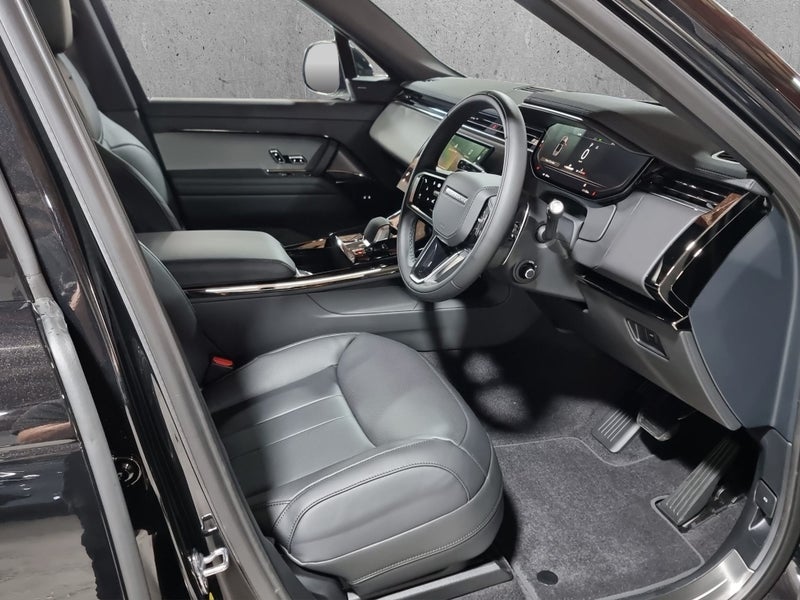 2026 Land Rover Range Rover Sport D250 SE image 2