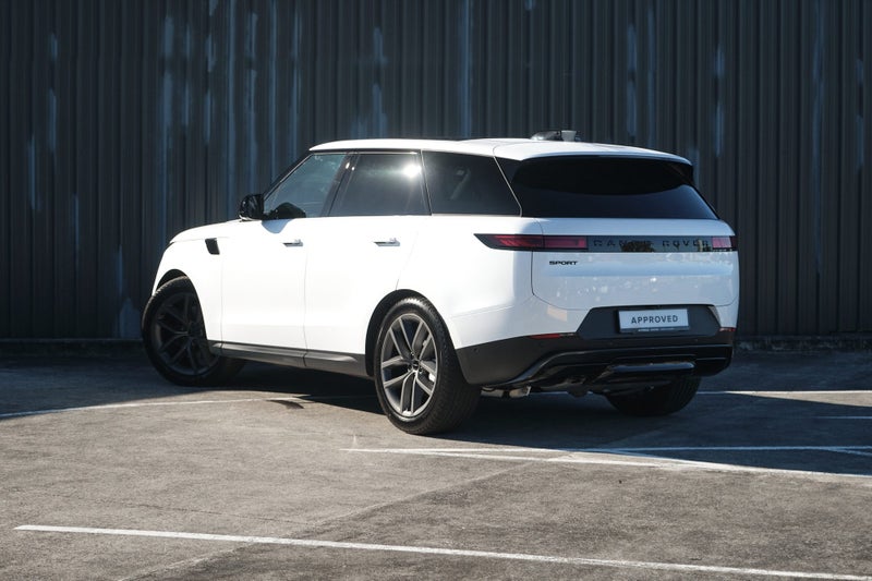 2026 Land Rover Range Rover Sport D250 SE image 3