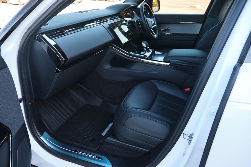 2026 Land Rover Range Rover Sport D250 SE image 4