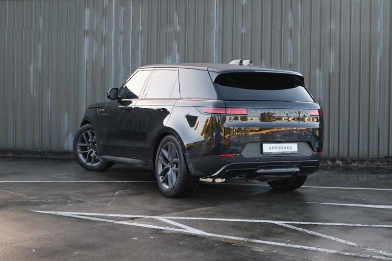 2026 Land Rover Range Rover Sport D250 SE image 3