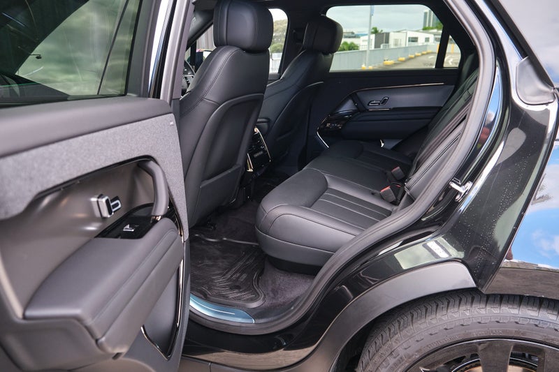 2026 Land Rover Range Rover Sport D250 SE image 4