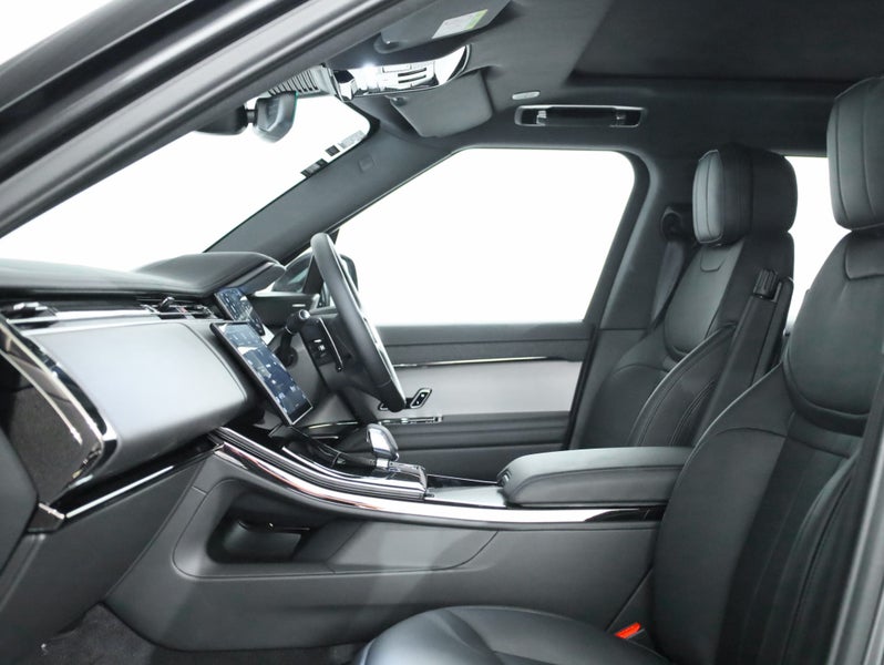2026 Land Rover Range Rover Sport D250 Se image 3