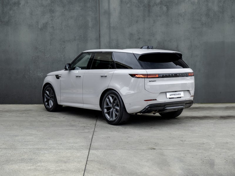 2026 Land Rover Range Rover Sport D300 Dynamic SE image 2
