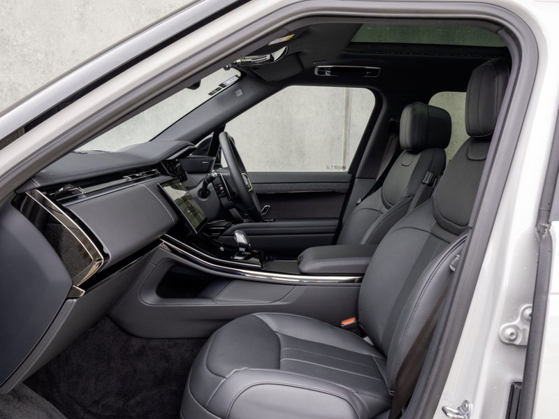 2026 Land Rover Range Rover Sport D300 Dynamic SE image 4