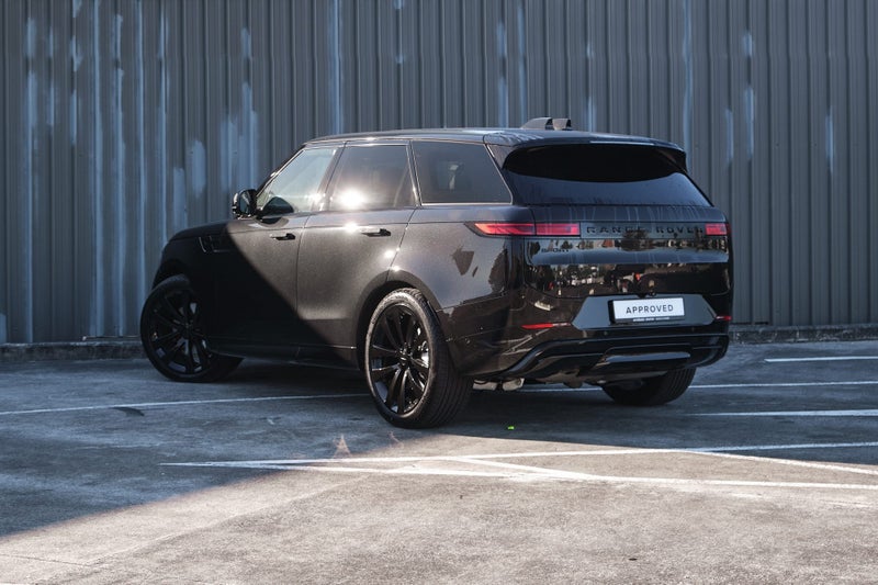2026 Land Rover Range Rover Sport D300 Dynamic SE image 3