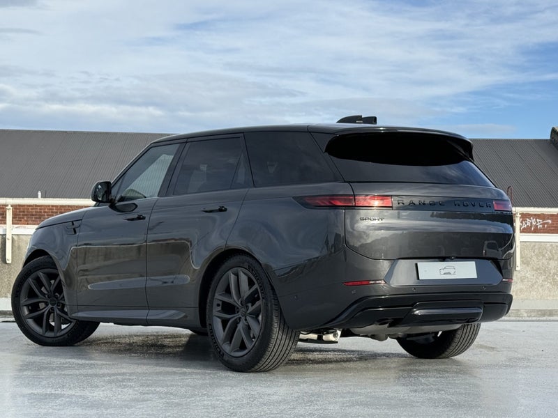 2026 Land Rover Range Rover Sport D300 Dynamic SE image 2