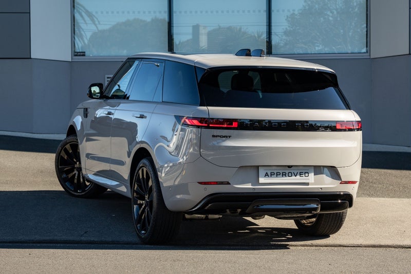 2026 Land Rover Range Rover Sport D300 Dynamic SE image 2