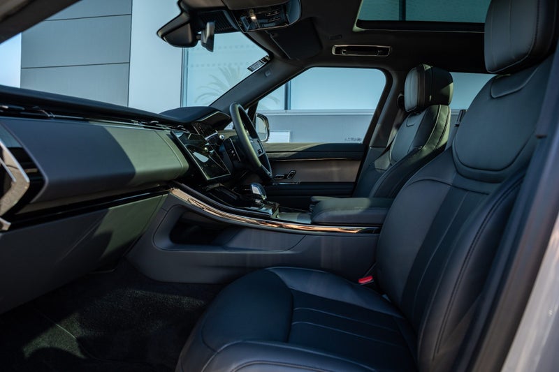 2026 Land Rover Range Rover Sport D300 Dynamic SE image 3