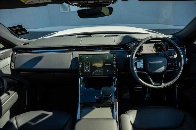 2026 Land Rover Range Rover Sport D300 Dynamic SE image 4