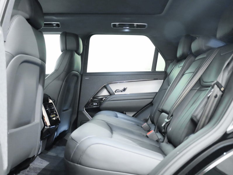 2026 Land Rover Range Rover Sport D300 Dynamic SE image 5