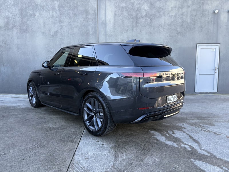 2026 Land Rover Range Rover Sport D300 Dynamic SE image 2