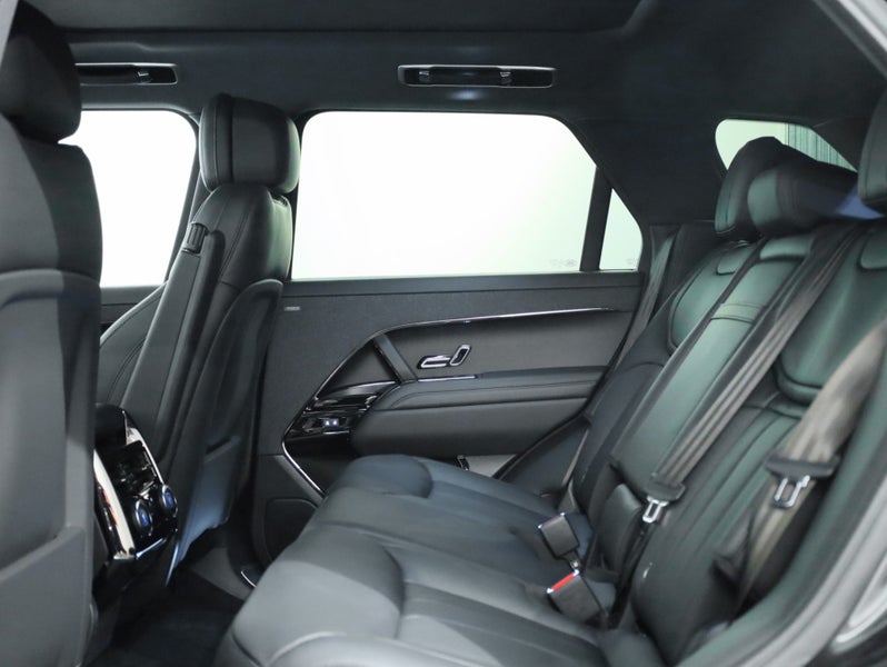 2026 Land Rover Range Rover Sport D350 Dynamic Hse image 5