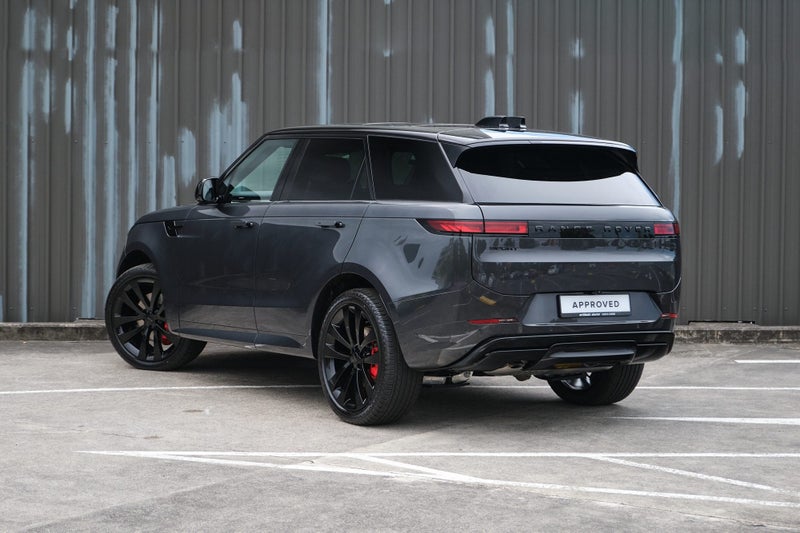 2026 Land Rover Range Rover Sport D350 Dynamic HSE image 3