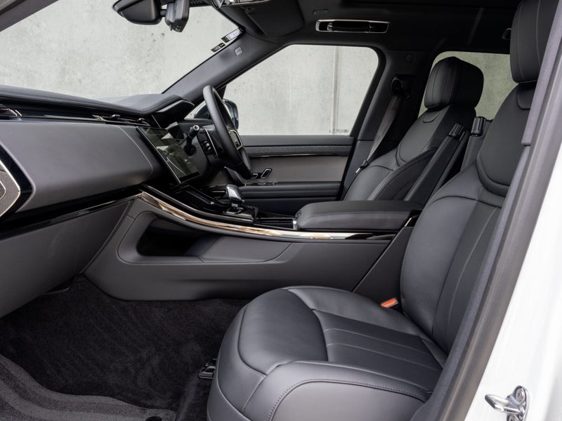 2026 Land Rover Range Rover Sport D350 Dynamic HSE image 3