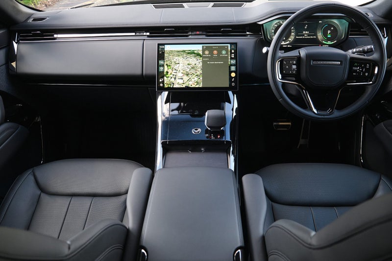 2026 Land Rover Range Rover Sport P460e Dynamic SE image 5