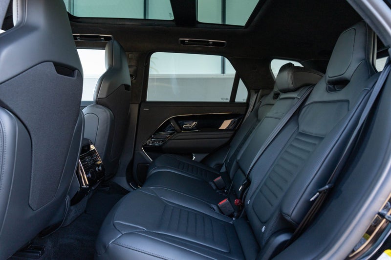 2026 Land Rover Range Rover Sport P635 SV image 5
