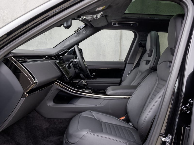 2026 Land Rover Range Rover Sport P635 SV image 3