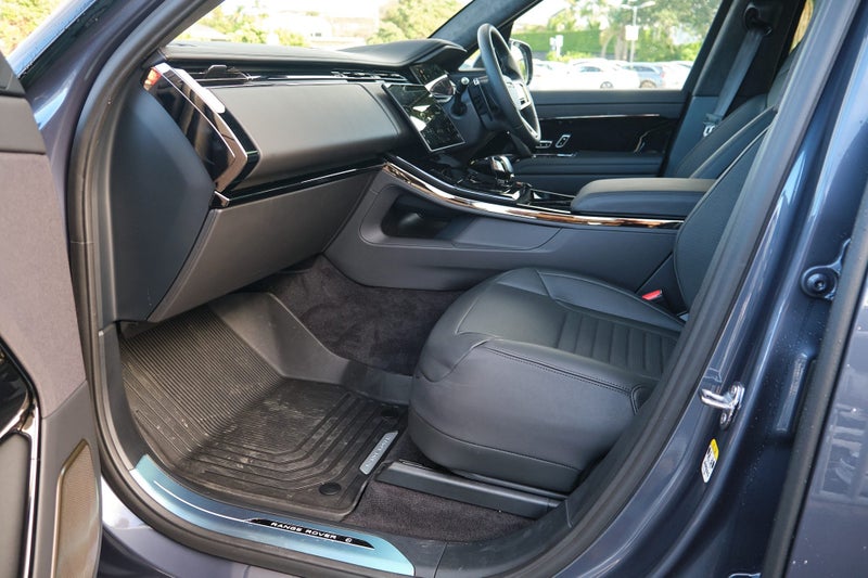 2026 Land Rover Range Rover Sport P635 SV image 4