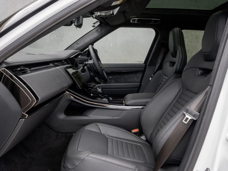 2026 Land Rover Range Rover Sport P635 SV image 3