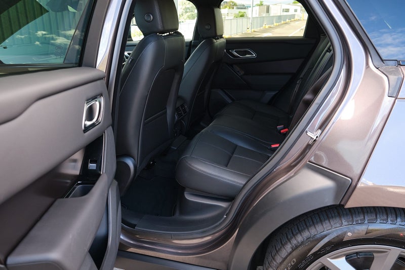 2026 Land Rover Range Rover Velar P250 Dynamic SE image 4