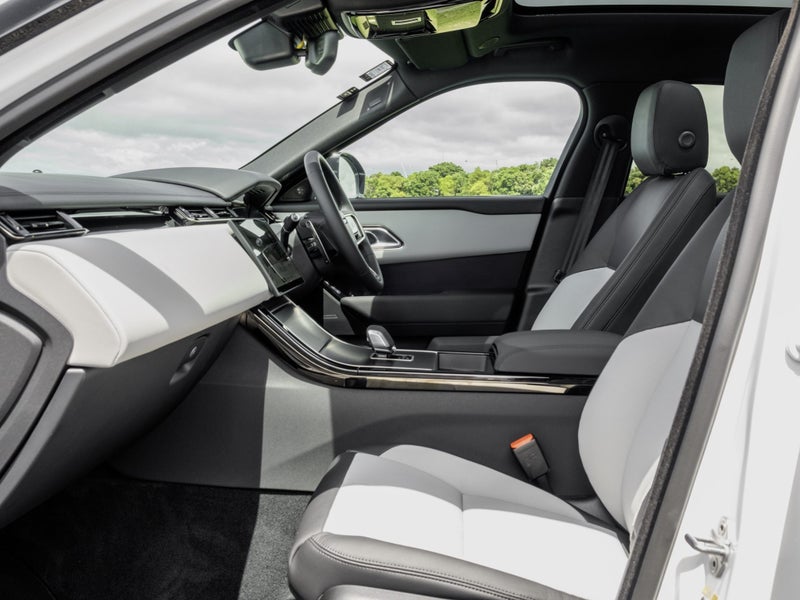 2026 Land Rover Range Rover Velar P250 Dynamic SE image 3