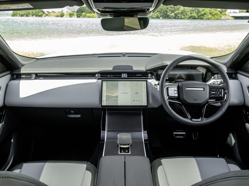 2026 Land Rover Range Rover Velar P250 Dynamic SE image 4