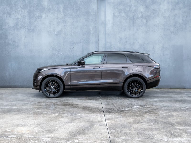 2026 Land Rover Range Rover Velar P400e Dynamic SE image 3