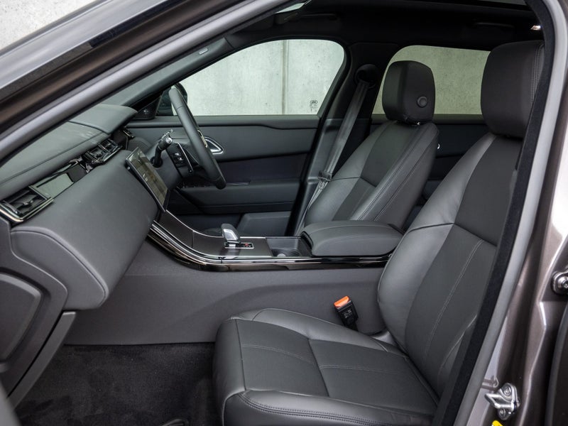 2026 Land Rover Range Rover Velar P400e Dynamic SE image 5