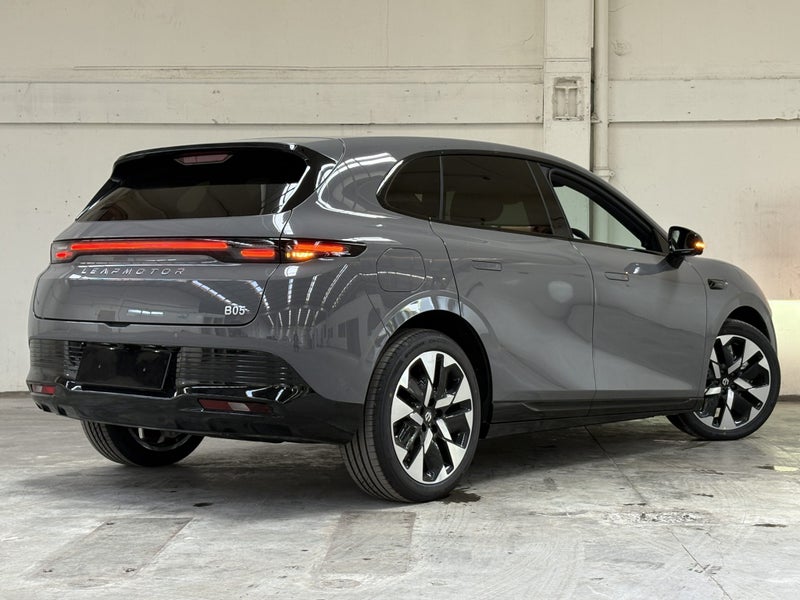 2026 Leapmotor B05 Design 67Kwh BEV image 2