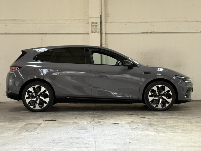 2026 Leapmotor B05 Design 67Kwh BEV image 4