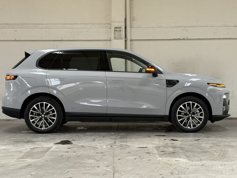 2026 Leapmotor B10 Design 67Kwh BEV image 5