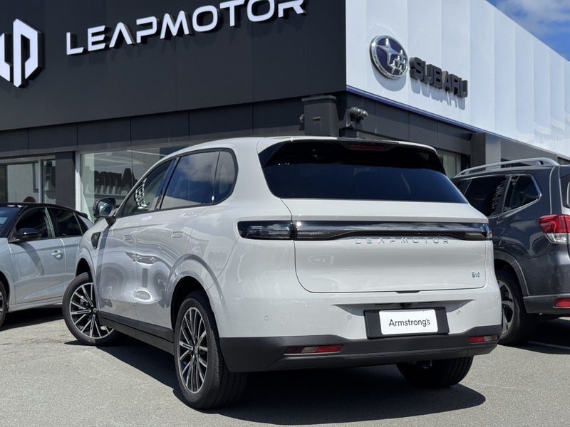 2026 Leapmotor B10 Design 67KWH BEV 430KM Range image 2