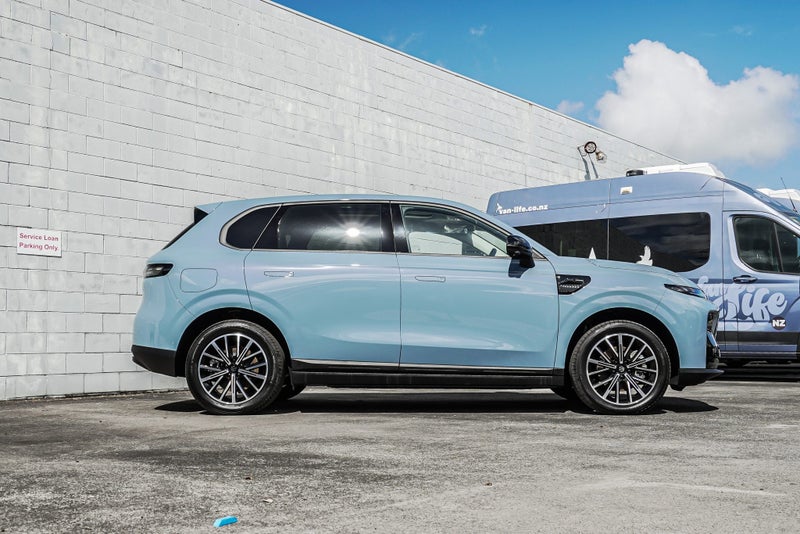 2026 Leapmotor B10 Design 67Kwh EV | DEMO SAVINGS! image 5