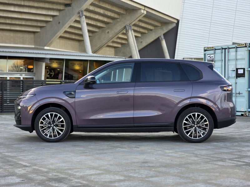 2026 Leapmotor B10 Design | 67kWh | RWD image 4