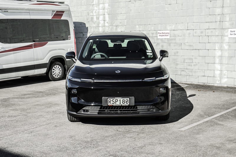 2026 Leapmotor B10 Design Blackout - Demo Savings! image 5
