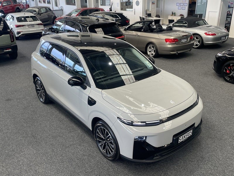 2026 Leapmotor B10 Design I Ultra Hybrid I Exte... image 3