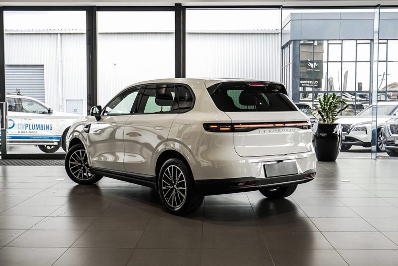 2026 Leapmotor B10 Design Pxev/At 1.5l RWD Plug... image 3