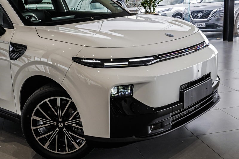 2026 Leapmotor B10 Design Pxev/At 1.5l RWD Plug... image 5