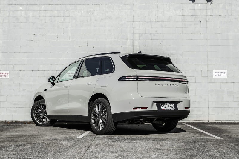 2026 Leapmotor C10 Design Ultra Hybrid Demo! image 3