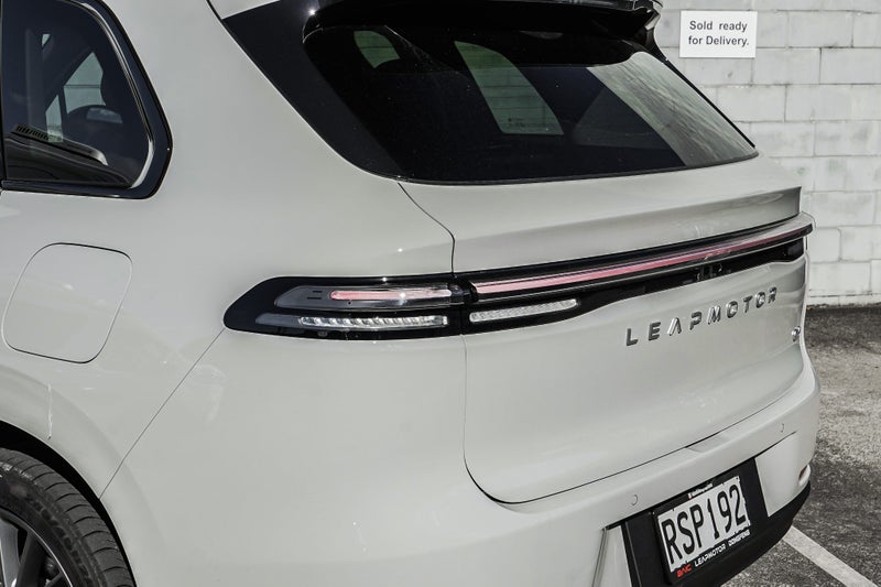2026 Leapmotor C10 Design Ultra Hybrid Demo! image 4